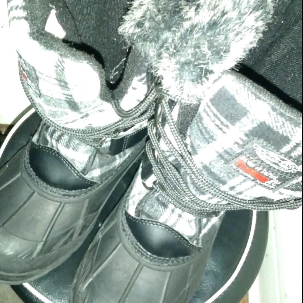 Snow boots
